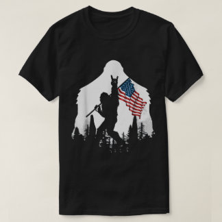 愛国ビッグフットシルエットアート Tシャツ