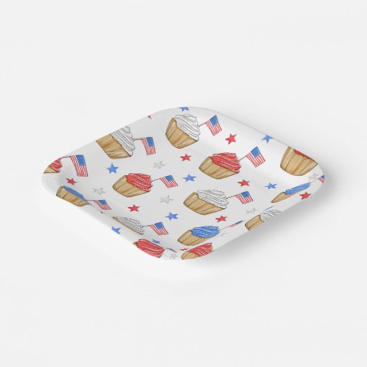 愛国国旗のスターカップケーキ赤白青 ペーパープレート (傾斜あり)