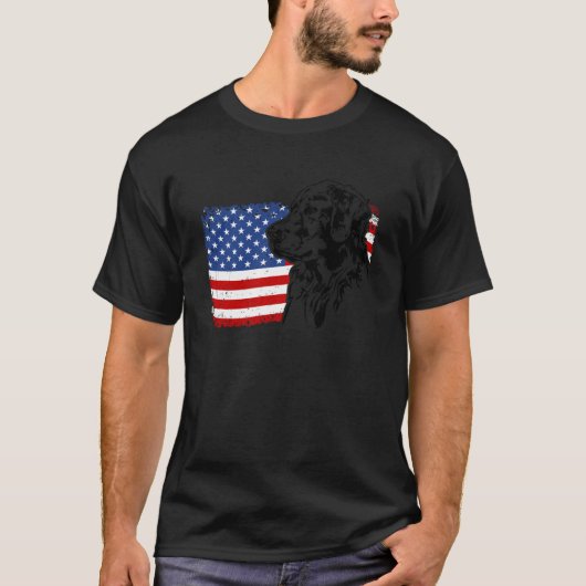 愛国心あふれるゴールデンレトリバー アメリカ国旗 愛犬家 Tシャツ (正面)