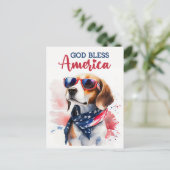 愛国心あふれるビーグル犬、神よアメリカを祝福し給え ポストカード (スタンド正面)
