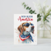 愛国心あふれるビーグル犬、神よアメリカを祝福し給え ポストカード (スタンド正面)