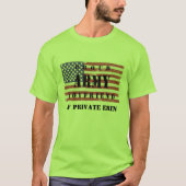 愛国心あふれるプライド高き陸軍の彼氏 フラッグ Tシャツ (正面)