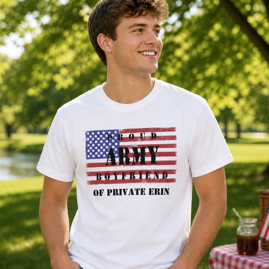 愛国心あふれるプライド高き陸軍の彼氏 フラッグ Tシャツ