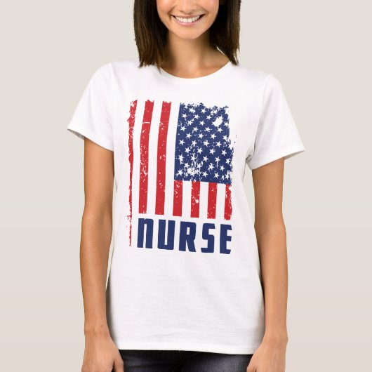 愛国心が強いナース米国の旗のTシャツ Tシャツ (正面)