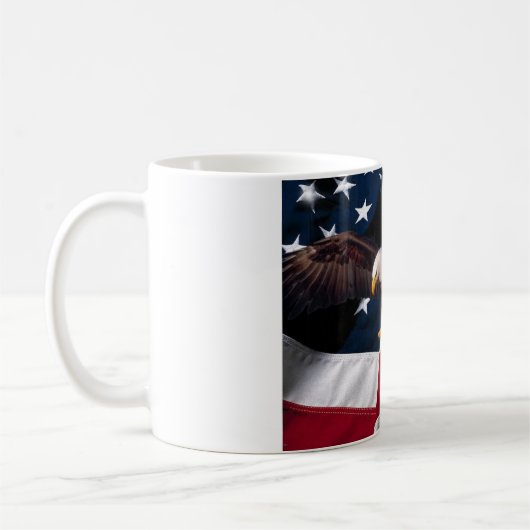 愛国心が強いワシの米国旗 コーヒーマグカップ (左)