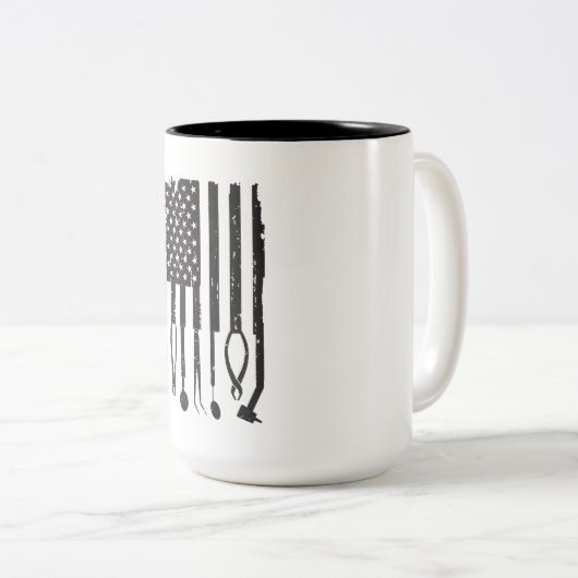 愛国心が強い歯科医の歯科衛生士の米国旗 ツートーンマグカップ (正面右)