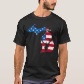 愛国心が強い米国旗のミシガン州のシカの捜すこと Tシャツ (正面)