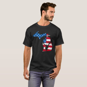 愛国心が強い米国旗のミシガン州のシカの捜すこと Tシャツ