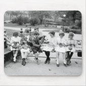 愛国心が強い編み物の蜂、早い1900年代 マウスパッド (正面)