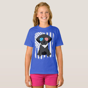愛国心が強く黒いラブラドール犬 Tシャツ
