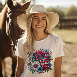 愛国心と愛の独立記念日 Tシャツ