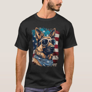 愛国心のあるドイツの羊飼いアメリカ国旗7月4日 Tシャツ