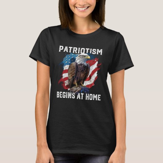 愛国心はアメリカのハゲ・イーグル4thで始まる tシャツ (正面)