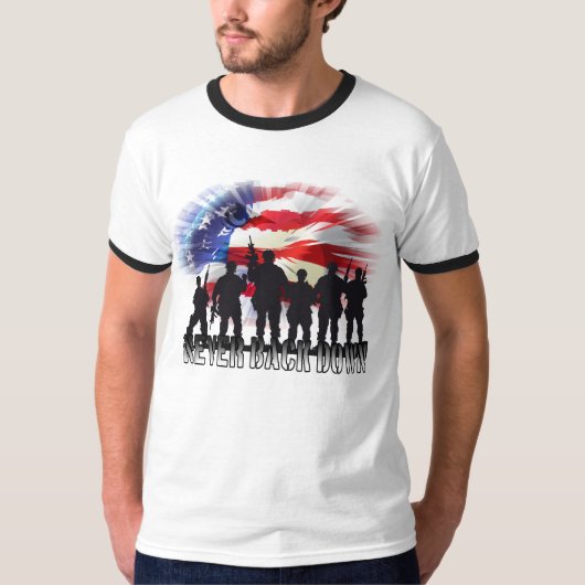 愛国心は決して後退しない Tシャツ (正面)