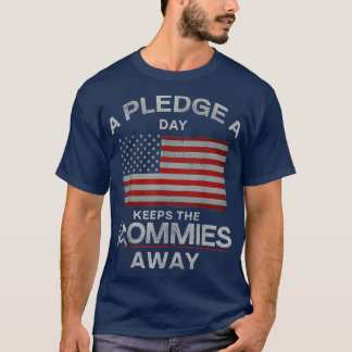 愛国心を毎日誓うことで共産主義者を遠ざけることができる アメリカの国旗 Tシャツ