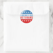 愛国心を覚える我々の退役軍人日の赤い青い旗 ラウンドシール (バッグ)