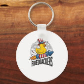 愛国的なアヒルの花火Tシャツデザイン Firequackers キーホルダー (正面)
