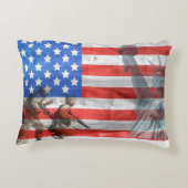愛国的なアメリカ国旗がデザインされた両面仕様 アクセントクッション (裏面)