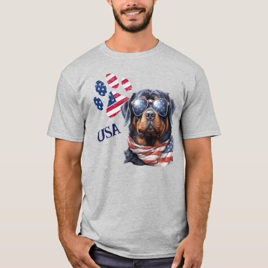 愛国的なアメリカ国旗のポープリントロットワイラー犬 Tシャツ (正面)