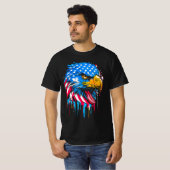 愛国的なアメリカ国旗のワシ Tシャツ (正面フル)