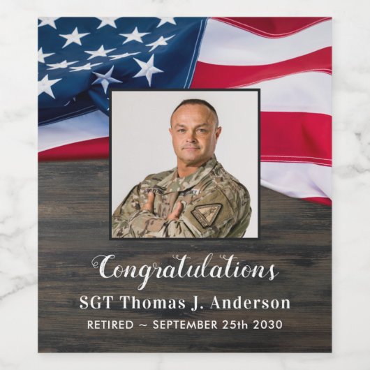 愛国的なアメリカ国旗の軍隊退職 ワインラベル (シングルラベル)