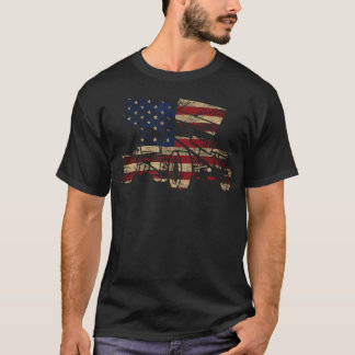 愛国的なアメリカ国旗スプリント車ダートトラックレーシングロー Tシャツ