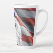 愛国的なアメリカ国旗ハゲ・イーグル・コーヒーマグ カフェラテマグ (右)