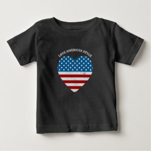 愛国的なアメリカ国旗ハートラブアメリカンスタイルディスタ ベビーTシャツ