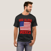 愛国的なアメリカ国旗 神の恵みをアメリカに Tシャツ (正面フル)