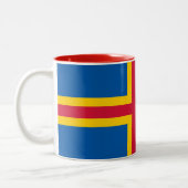 愛国的なオーランド諸島の旗 ツートーンマグカップ (左)