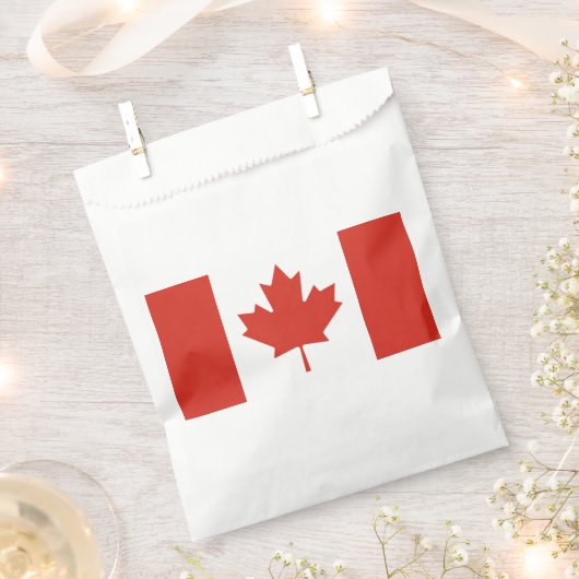 愛国的なカナダの国旗 フェイバーバッグ (クリップ留めされた状態)