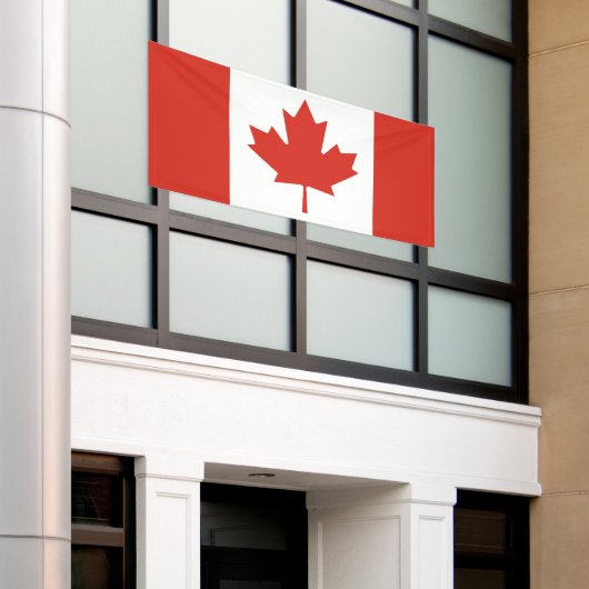 愛国的なカナダ国旗の旗 横断幕 (ビルの外側)