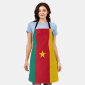 愛国的なカメルーンの国旗 エプロン (着用した状態)