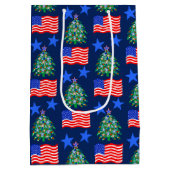 愛国的なクリスマスツリーのパタパーソナライズされたーン ミディアムペーパーバッグ (裏面)