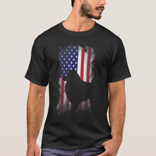 愛国的なシェットランドシェプドッグ米国国旗カッコいいの犬 Tシャツ (正面)