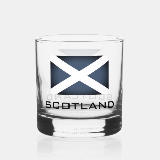 愛国的なスコットランド国旗のカスタムウイスキーのグラスを飲む ウイスキーグラス (正面)