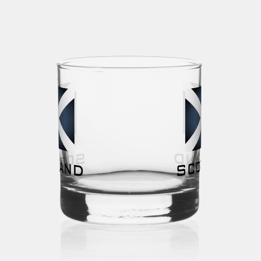 愛国的なスコットランド国旗のカスタムウイスキーのグラスを飲む ウイスキーグラス (右)