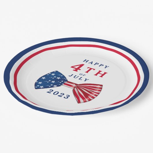 愛国的なスターとストライプが7月4日に頭を下げる ペーパープレート (アングル)