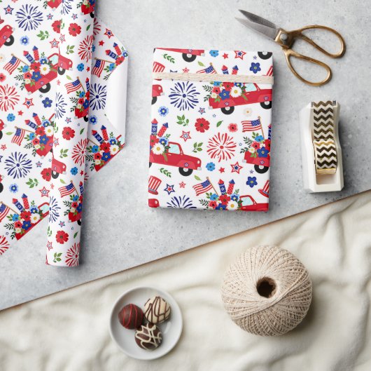愛国的なトラックと花火パターン ラッピングペーパー (クラフト)