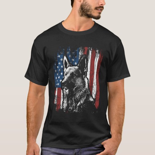 愛国的なドイツの羊飼いアメリカ国旗の犬の贈り物 Tシャツ (正面)