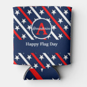 愛国的なハッピーフラッグの日レッドホワイトとブルーストライプ 缶クーラー (正面)