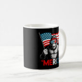 愛国的なビッグフット・メリカ独立記念日 コーヒーマグカップ (正面右)