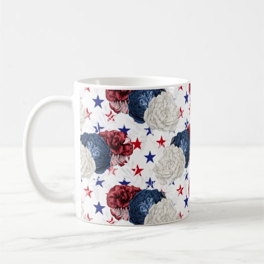 愛国的なブルーレッドスターローズブーケ コーヒーマグカップ (左)