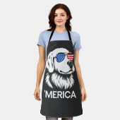 愛国的なラブラドールアメリカ国旗独立記念日 エプロン (着用した状態)