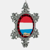 愛国的なルクセンブルク国旗、赤いバッファローのプレイド スノーフレークピューターオーナメント (左)