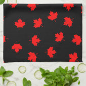 愛国的なレッドカナダメープルリーフブラックパターン キッチンタオル (折り畳み)