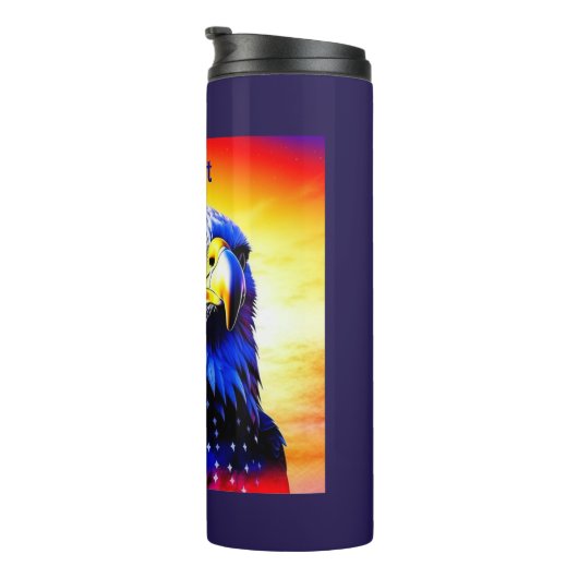 愛国的なワシとアメリカ国パーソナライズされた旗 タンブラー (回転右)