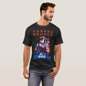 愛国的な子犬の精神を示すヤンキー・ドゥードゥル・ドッグ Tシャツ (正面フル)