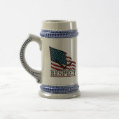 愛国的な尊敬、大きなアメリカ国旗の上のイーグル ビールジョッキ (左)