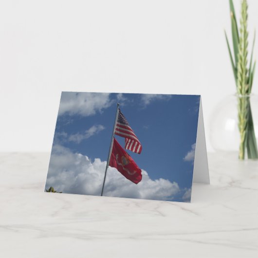 愛国的な旗と青い空 ノートカード (正面)